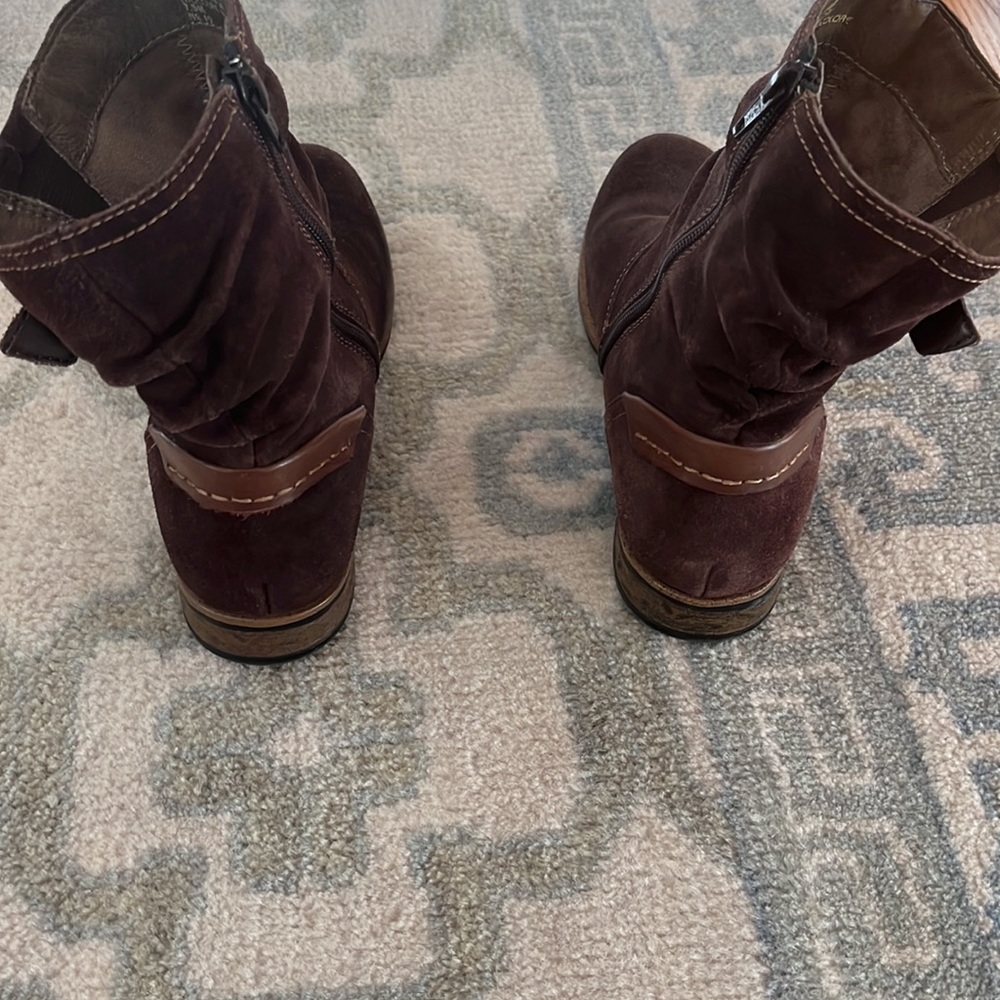 Earth brown suede boot size 7.5 - Picture 3 of 8